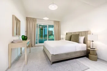 Maison Privee - Millennium Executive Tower