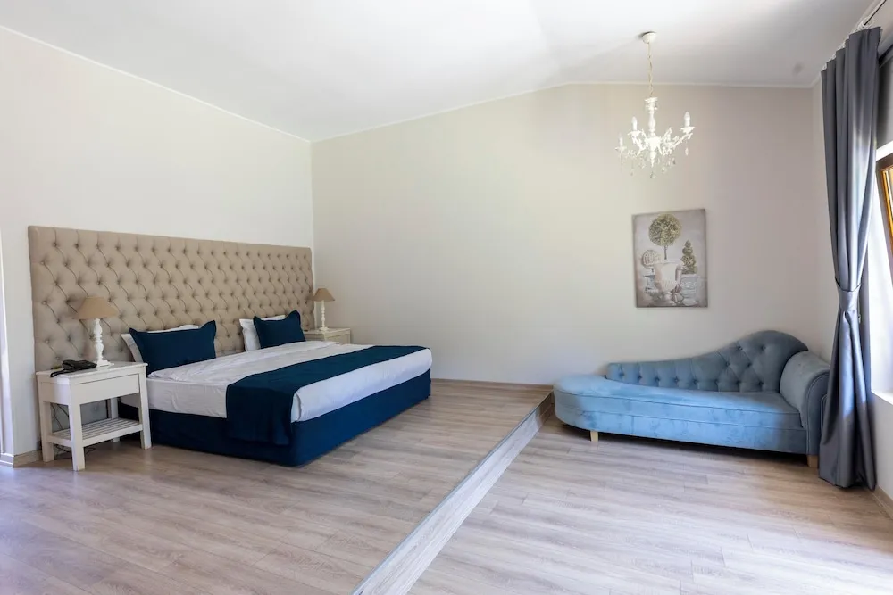 Premium Room with King Size Bed, Garden View