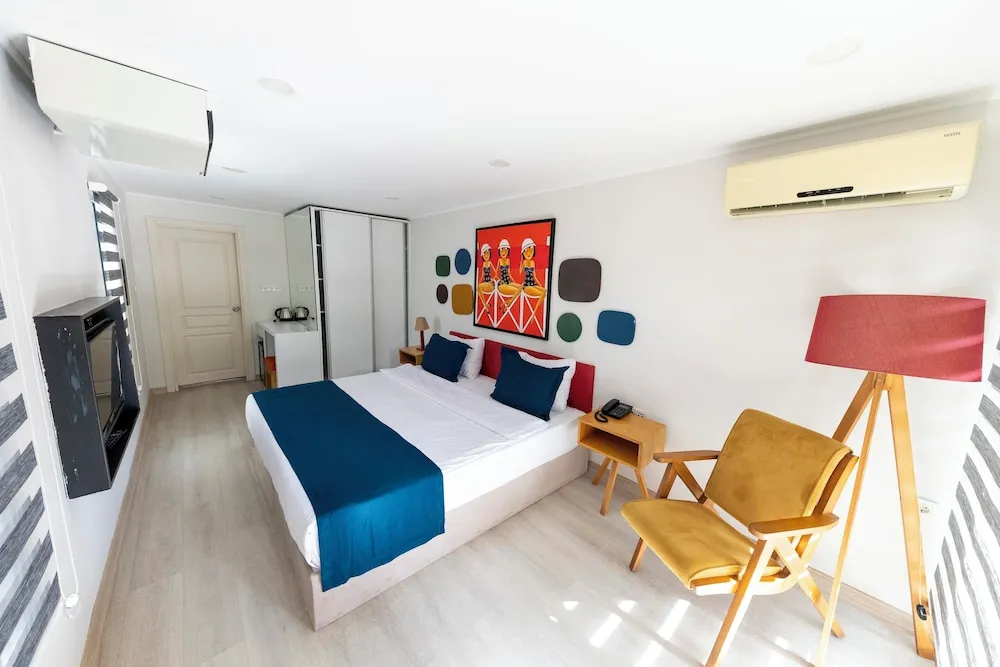 Trendy Room with King Size Bed, Garden View