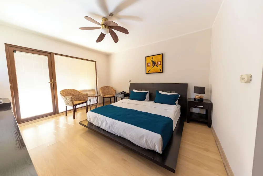 Superior Room with King Size Bed, Garden View