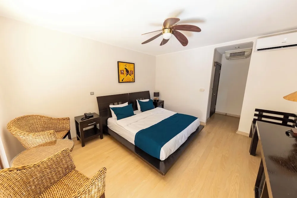 Superior Room with King Size Bed, Garden View
