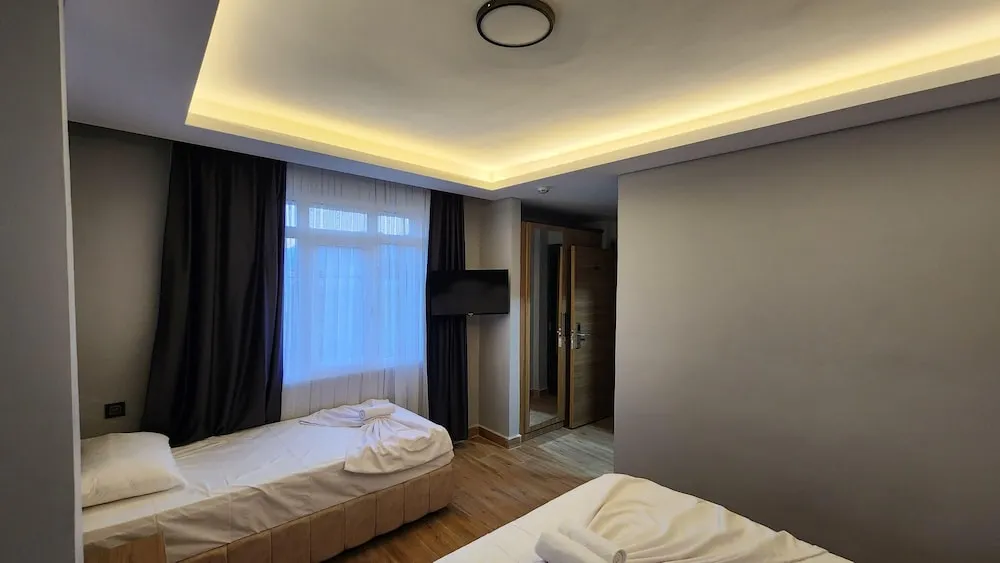 Family İki Ayrı Yataklı Oda, Balkon, Havuz Manzaralı