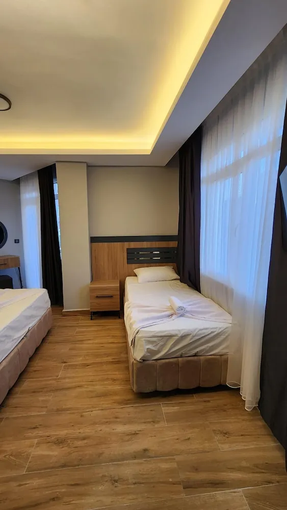Family İki Ayrı Yataklı Oda, Balkon, Havuz Manzaralı