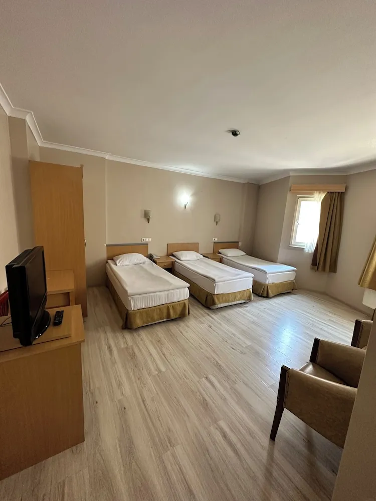 Üç Kişilik Oda