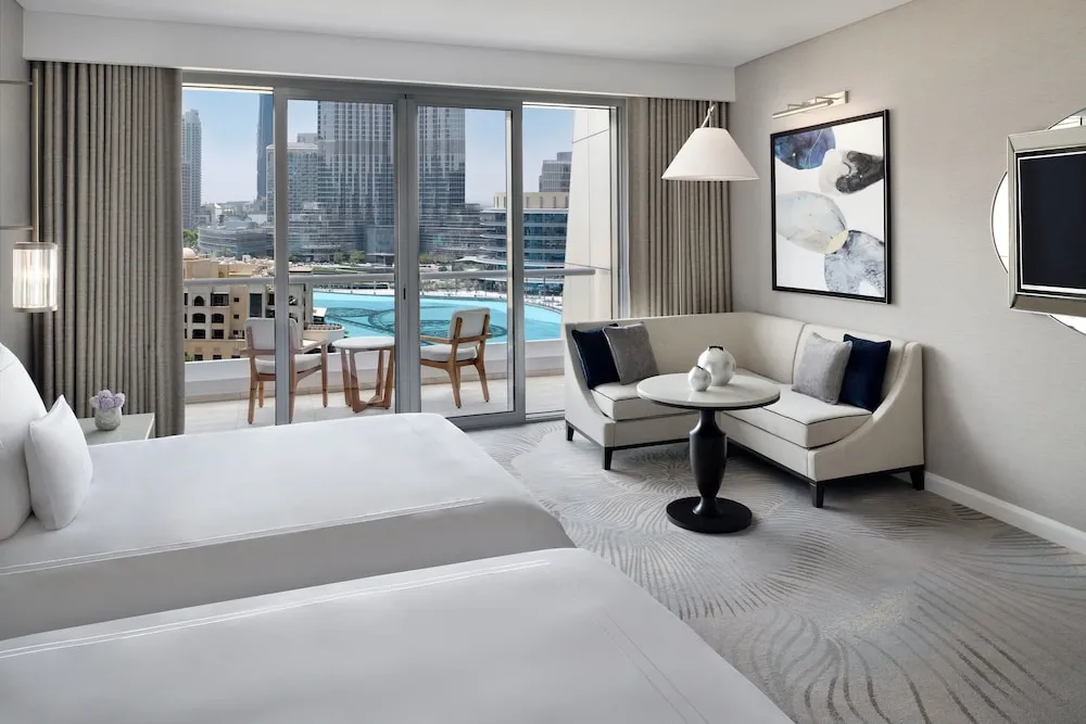 Club Fountain View Room