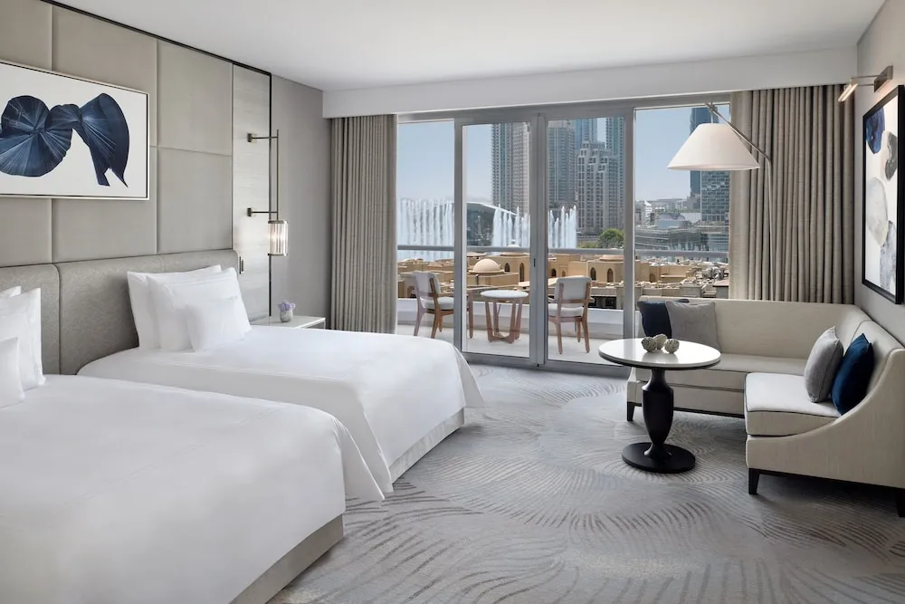 Club Fountain View Room