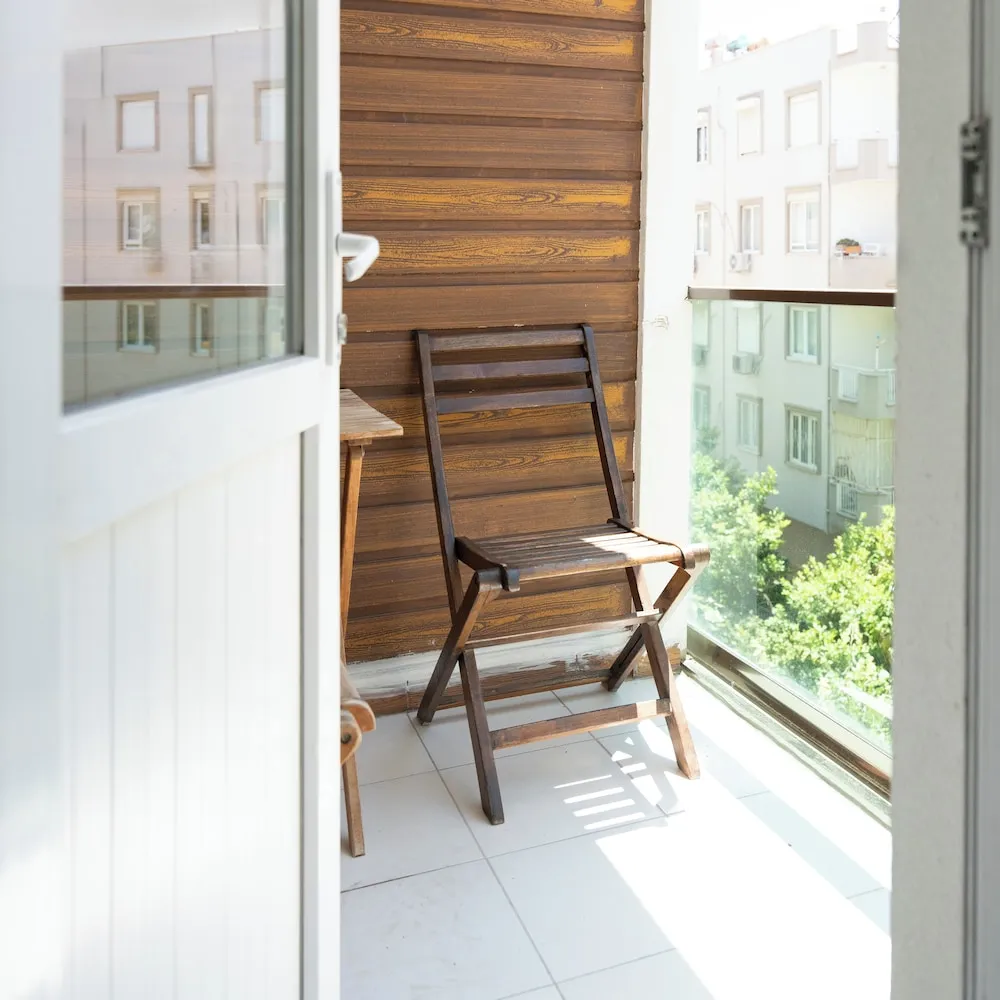 Standard Üç Kişilik Oda, Balkon, Bahçe Manzaralı