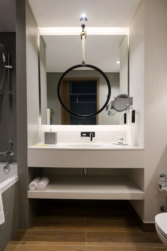Family Suite, 1 Bedroom with Esperia Lounge Access (1 Queen Bed, City View)