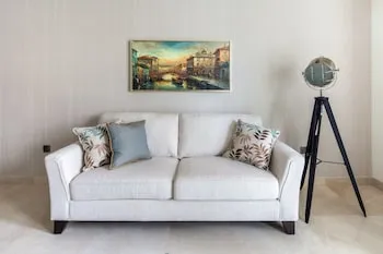 Lavish 3BR With Study in Downtown Dubai
