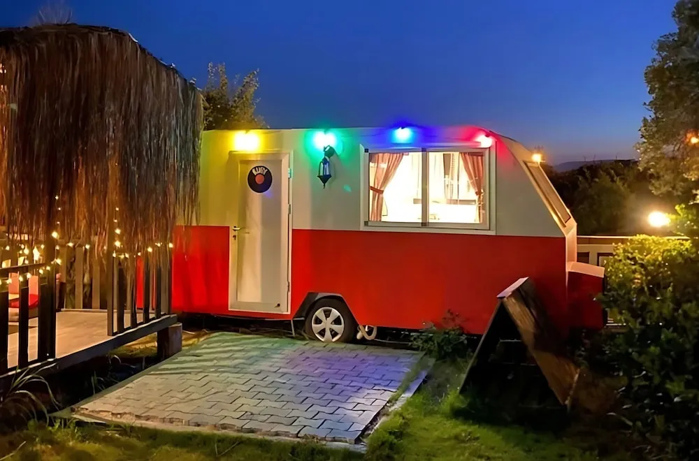 Romantic Karavan, Bahçe Manzaralı