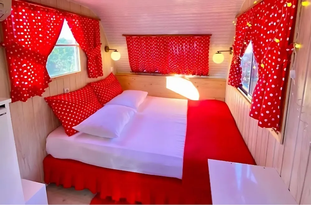 Romantic Karavan, Bahçe Manzaralı