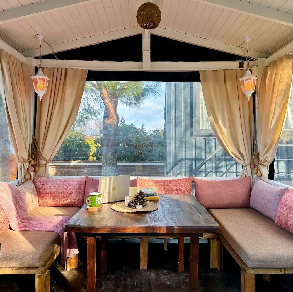 Romantic Karavan, Bahçe Manzaralı