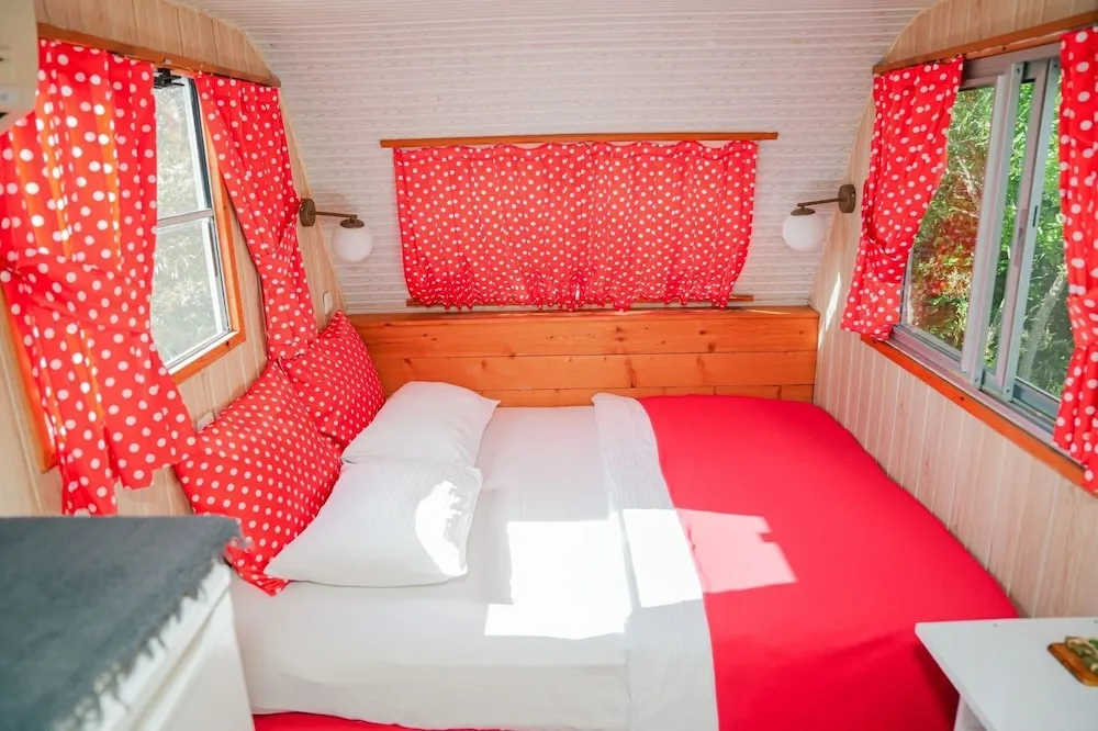 Romantic Karavan, Bahçe Manzaralı