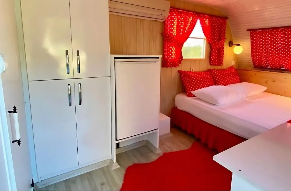 Romantic Karavan, Bahçe Manzaralı