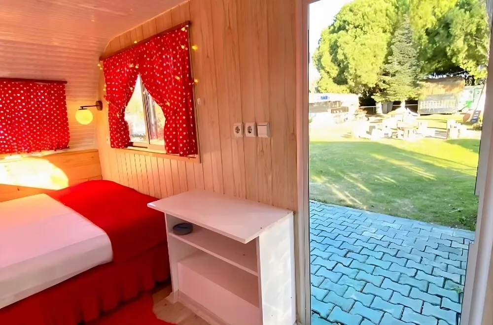 Romantic Karavan, Bahçe Manzaralı