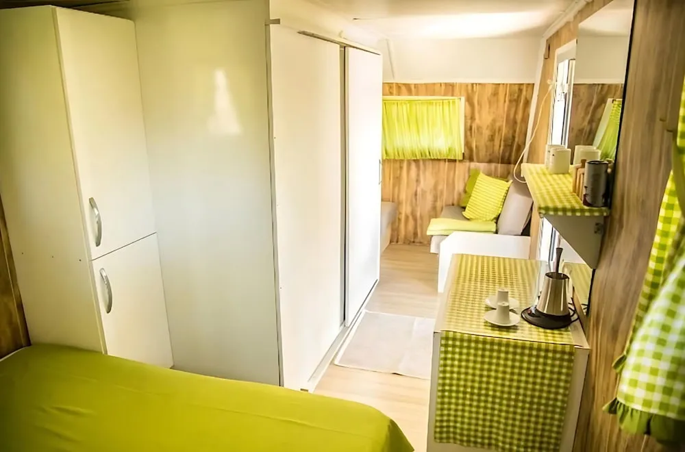 Standard Karavan, Bahçe Manzaralı