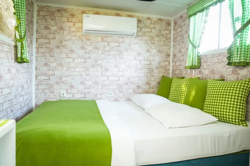 Standard Karavan, Bahçe Manzaralı