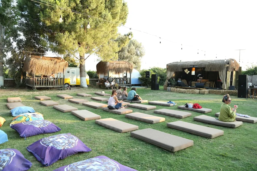 Standard Karavan, Bahçe Manzaralı