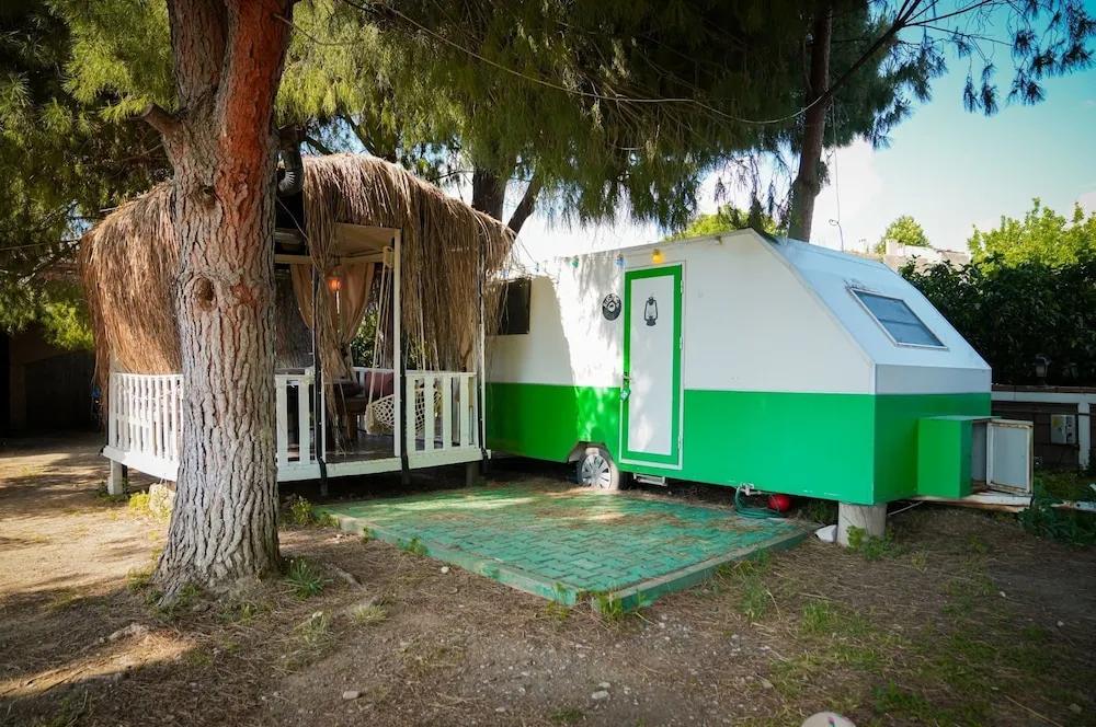Standard Karavan, Bahçe Manzaralı