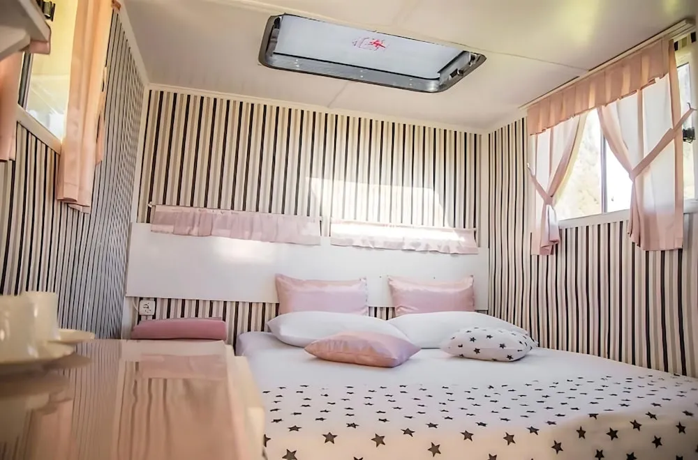 Standard Karavan, Bahçe Manzaralı