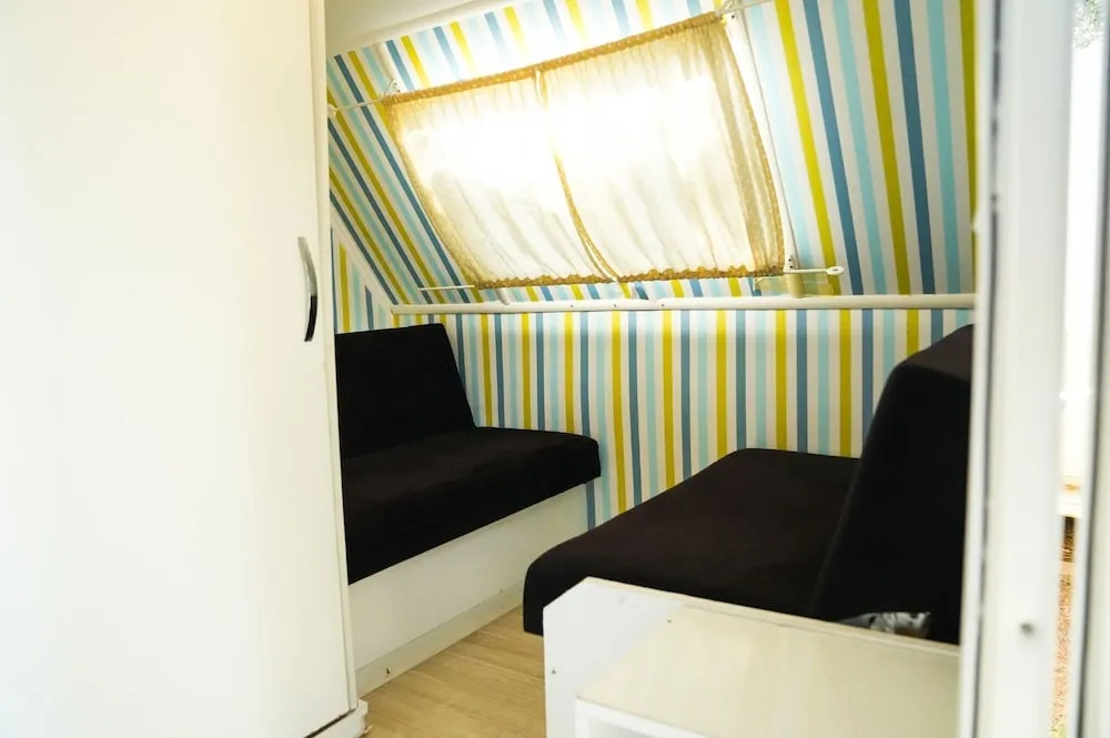 Standard Karavan, 1 Büyük (Queen) Boy Yatak ve Çekyat, Bahçe Manzaralı
