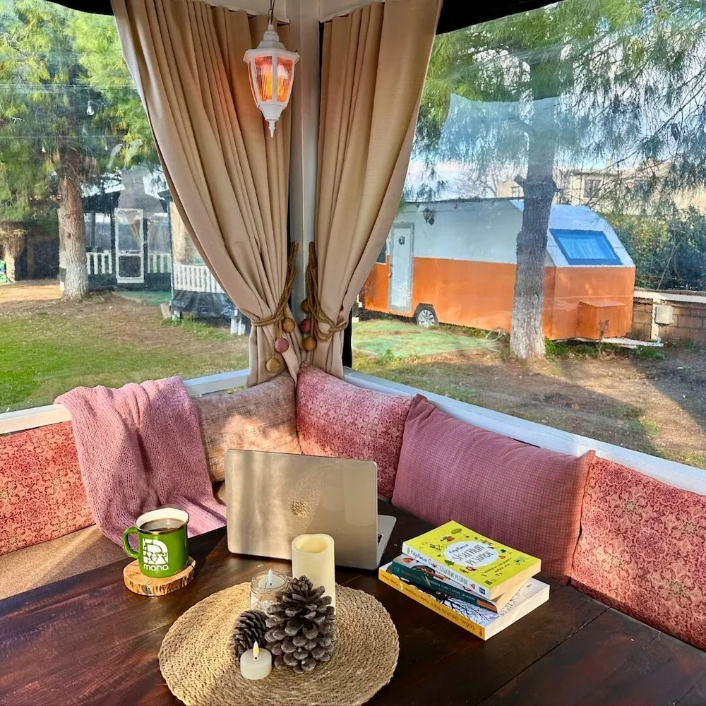 Grand Karavan, Bahçe Manzaralı