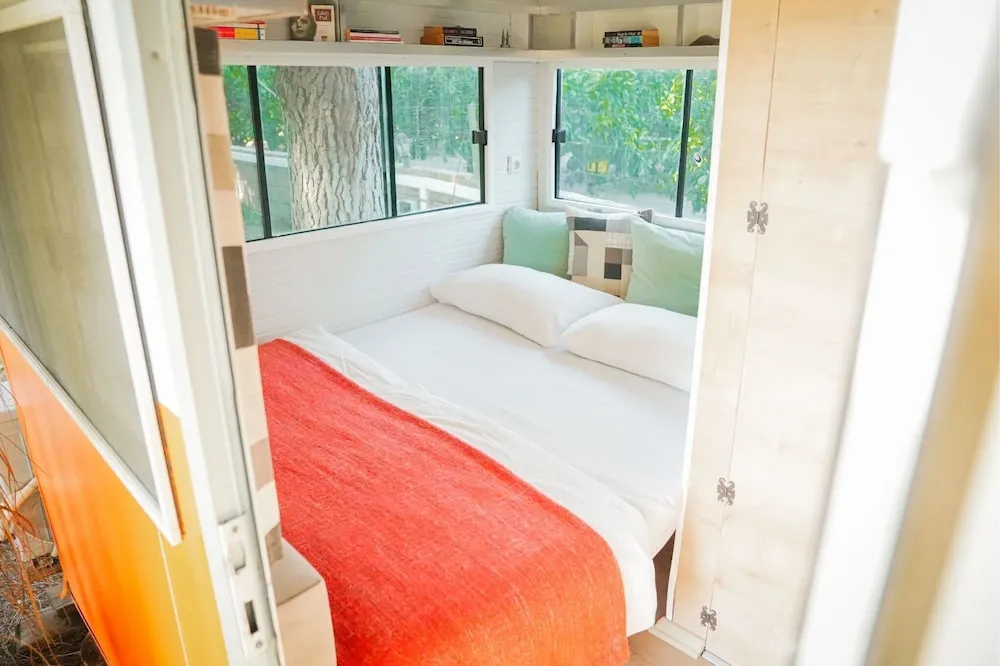 Grand Karavan, Bahçe Manzaralı