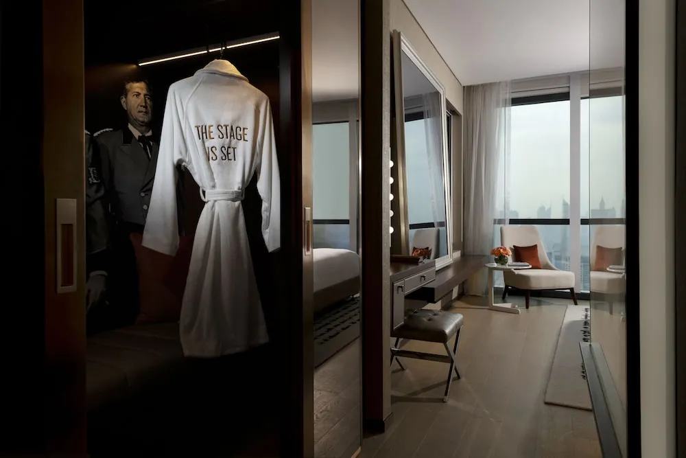 Paramount Suite