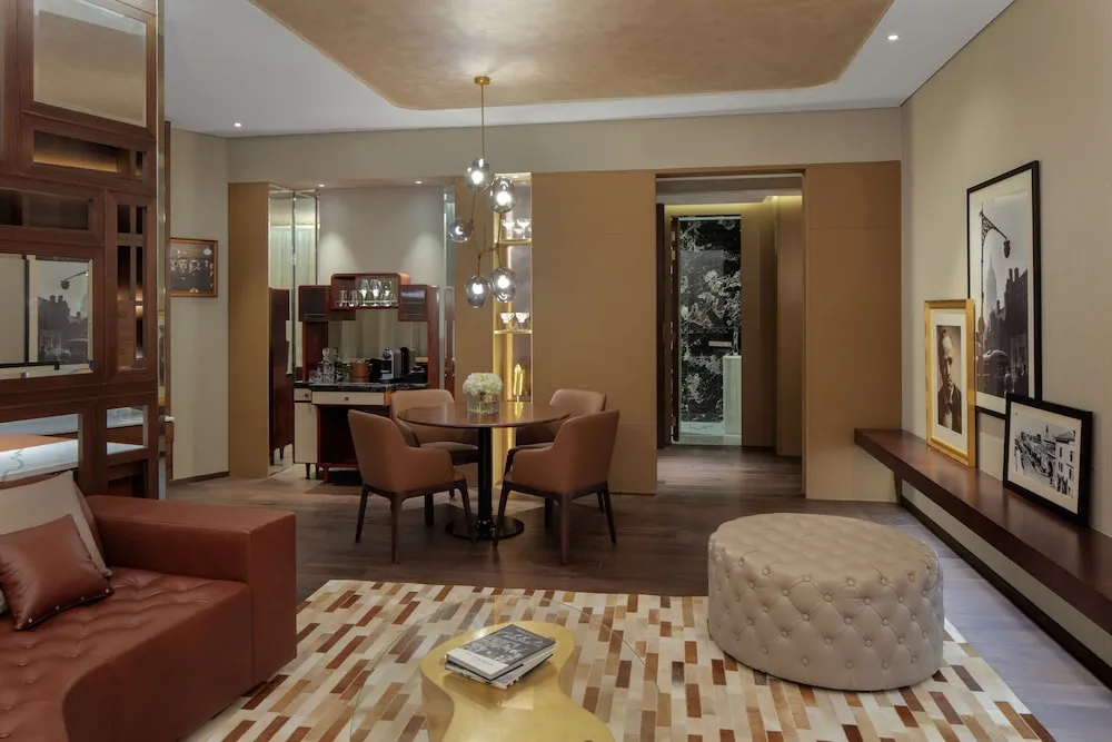 Paramount Suite