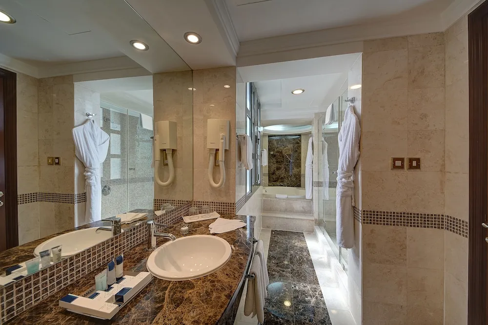 Balmoral Suite