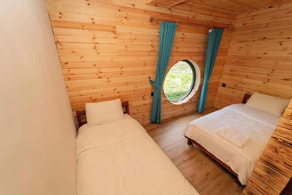 King Suite 103 with Garden