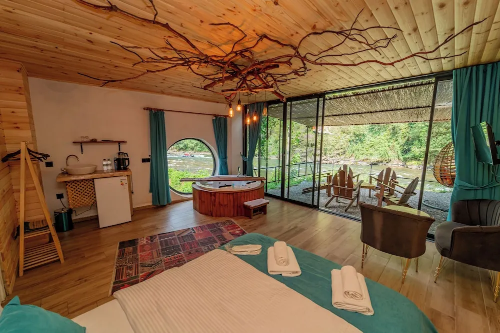 King Suite 103 with Garden
