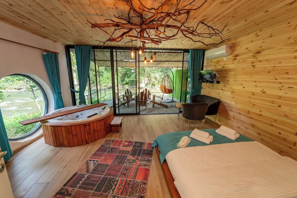 King Suite 103 with Garden
