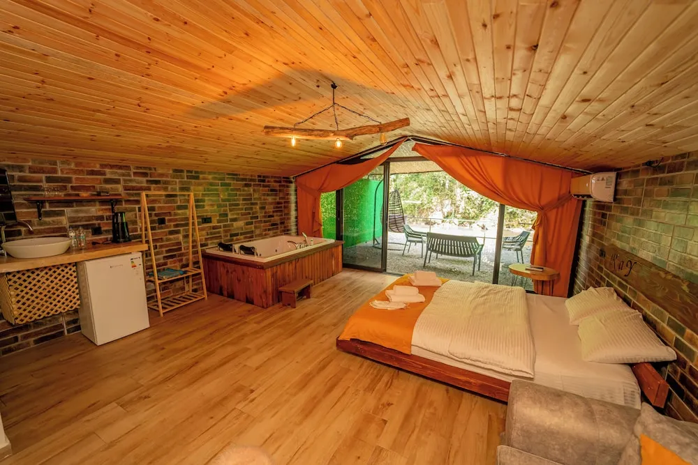 Bungalow 101 with Garden