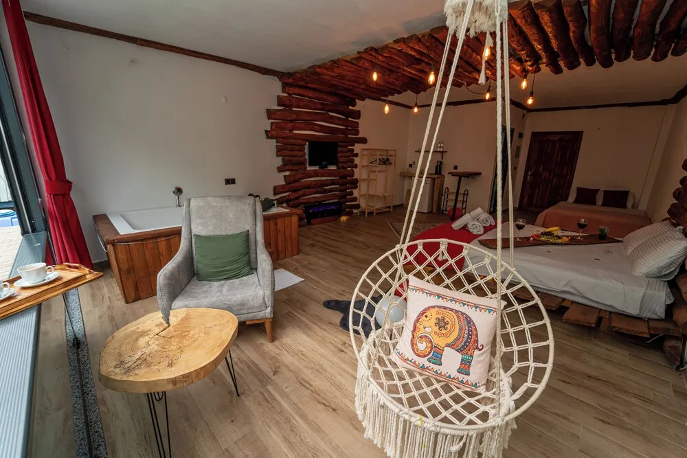 Honeymoon Suite 202, River View