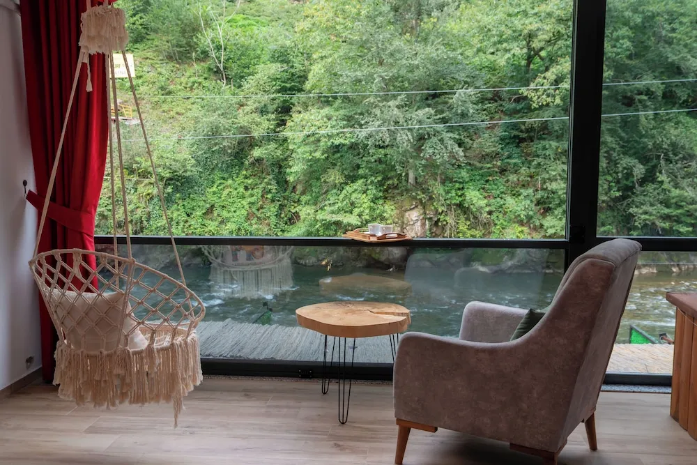 Honeymoon Suite 202, River View