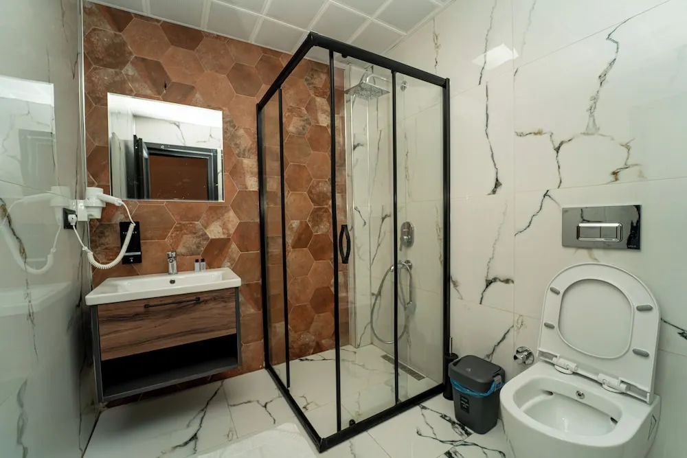 Honeymoon Suite 202, River View