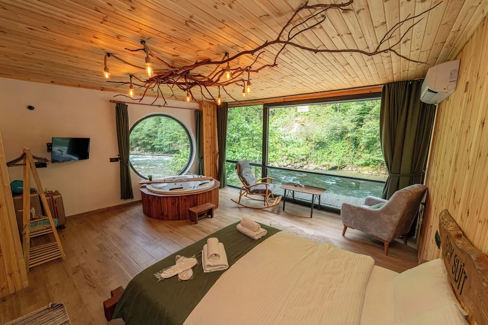 King Suite 203, River View