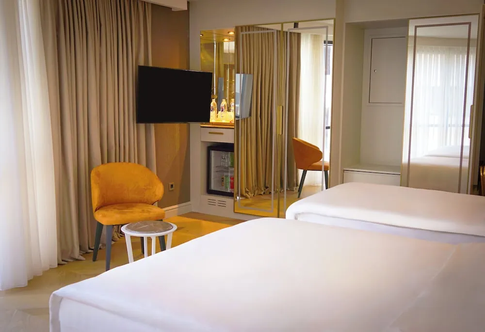 Basic Üç Kişilik Oda, Sigara İçilmez