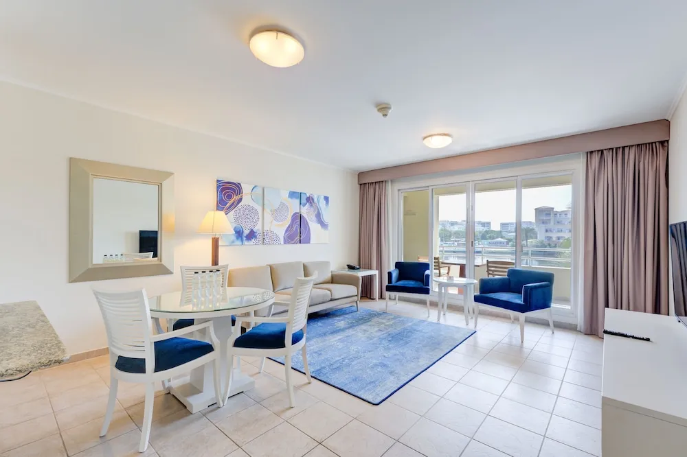 Apart Daire, 2 Yatak Odası, Balkon, Göl Manzaralı