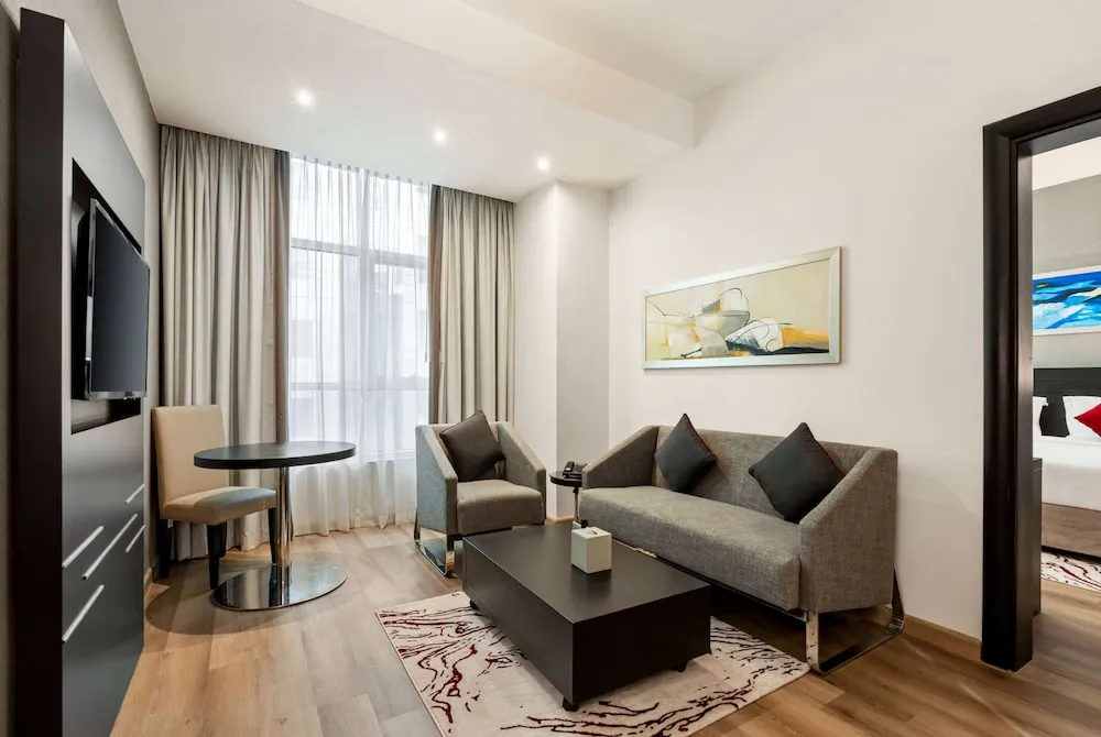 Junior Süit, 1 En Büyük (King) Boy Yatak, Sigara İçilmez