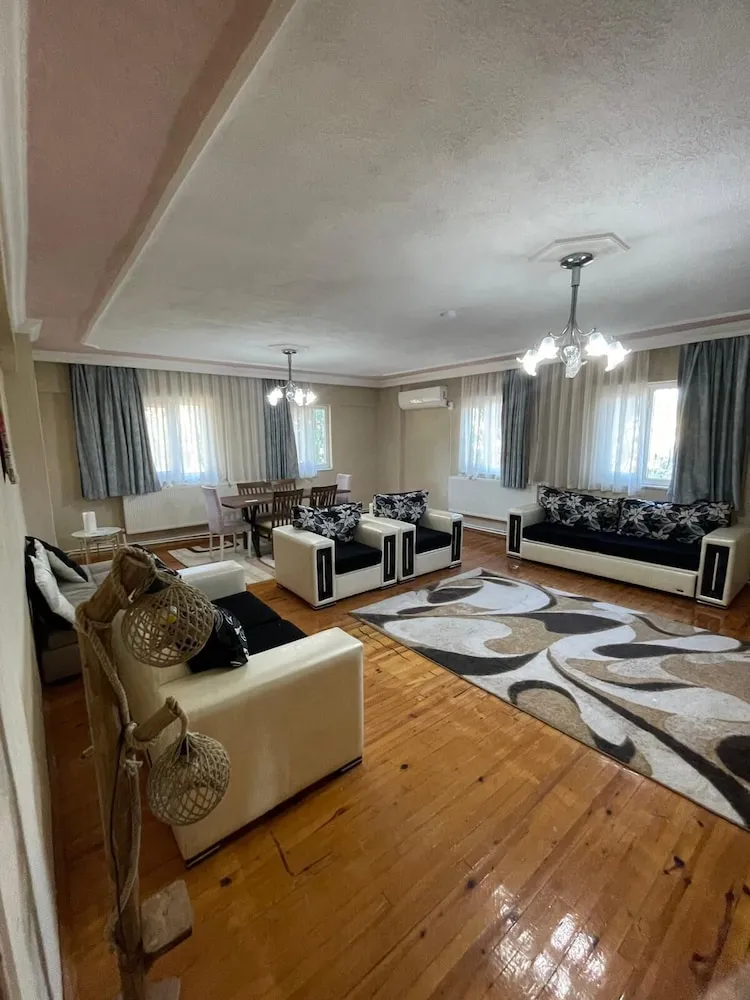 Comfort Apart Daire, Bahçe Manzaralı