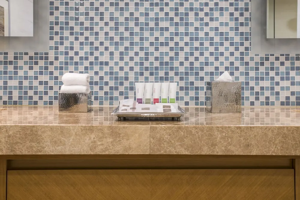 Süit, 1 Çift Kişilik Yatak, Köşe