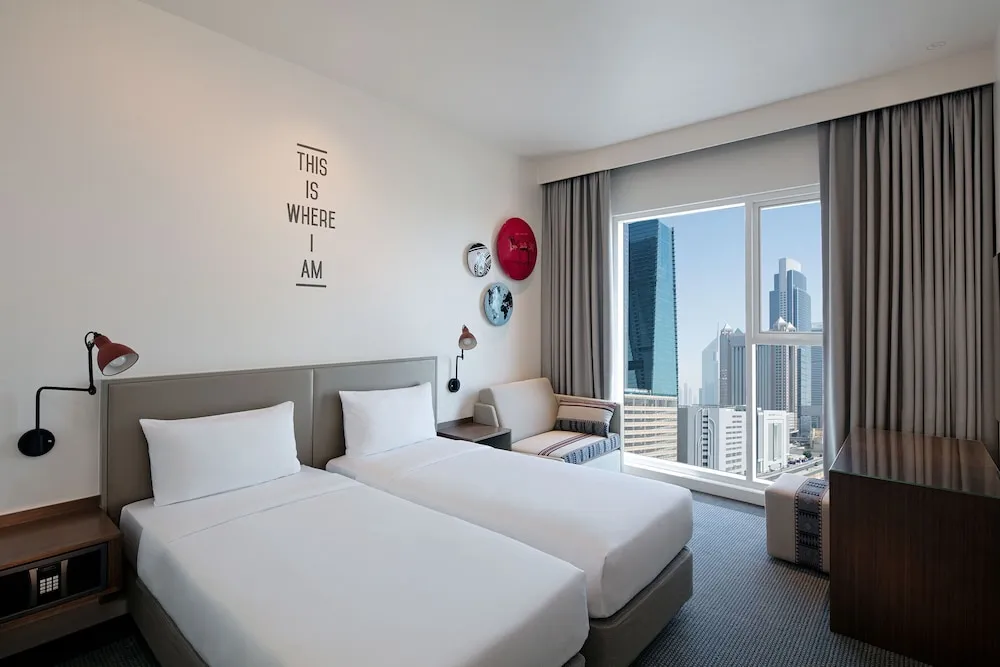 Rover Room - Free Shuttle Bus to Dubai Mall, Metro & Beach