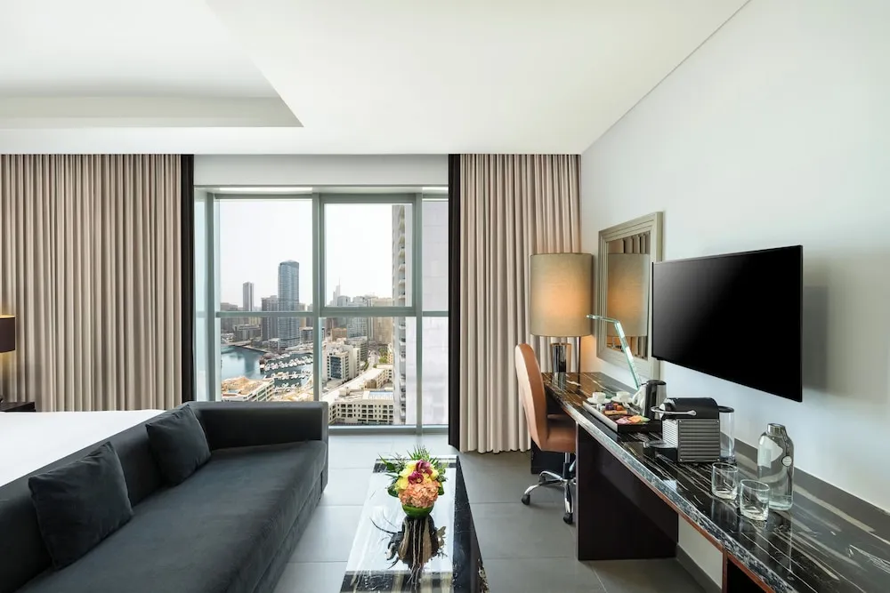 Club Room with Lounge access