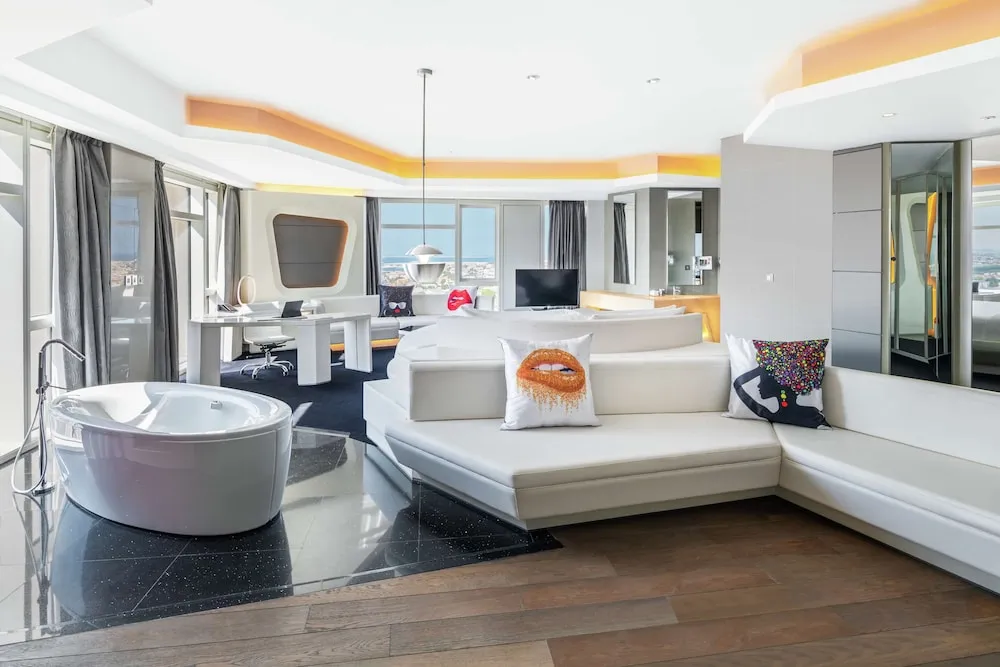Luxury Süit (Round Bed Valor Suite)