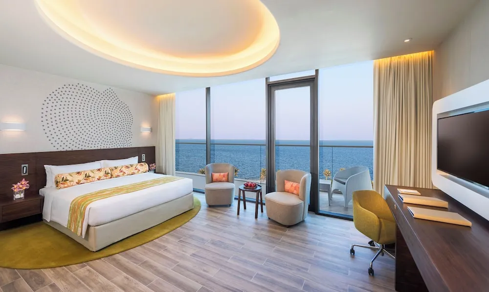 Deluxe Süit, 1 Yatak Odası, Balkon, Kısmi Deniz Manzaralı (Club Lounge Access)