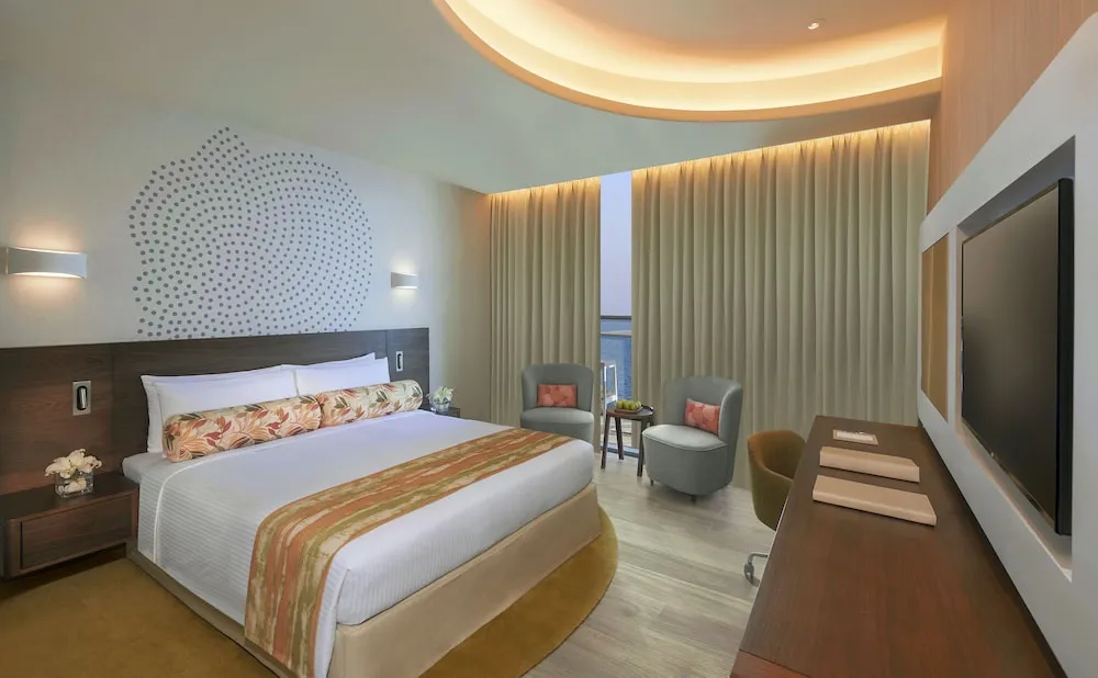 Deluxe Süit, 1 Yatak Odası, Balkon, Kısmi Deniz Manzaralı (Club Lounge Access)