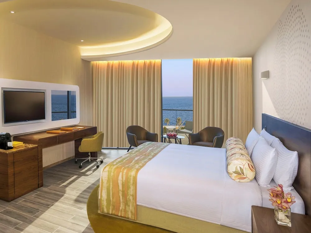 Deluxe Room with Balcony, Partial Palm Sea View