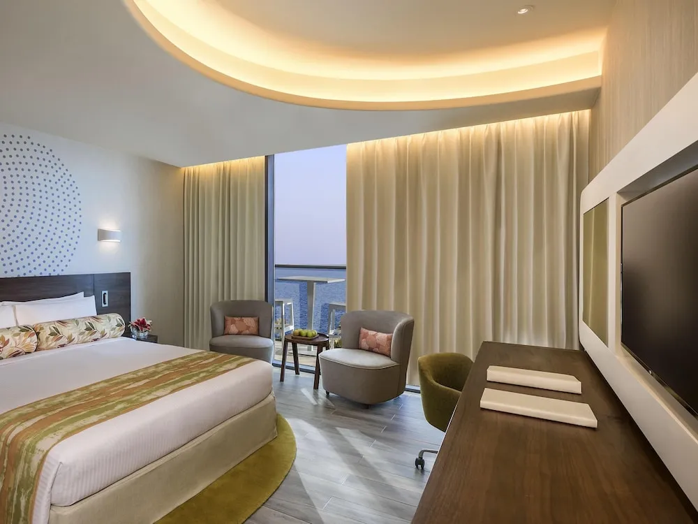 Deluxe Room with Balcony, Partial Palm Sea View